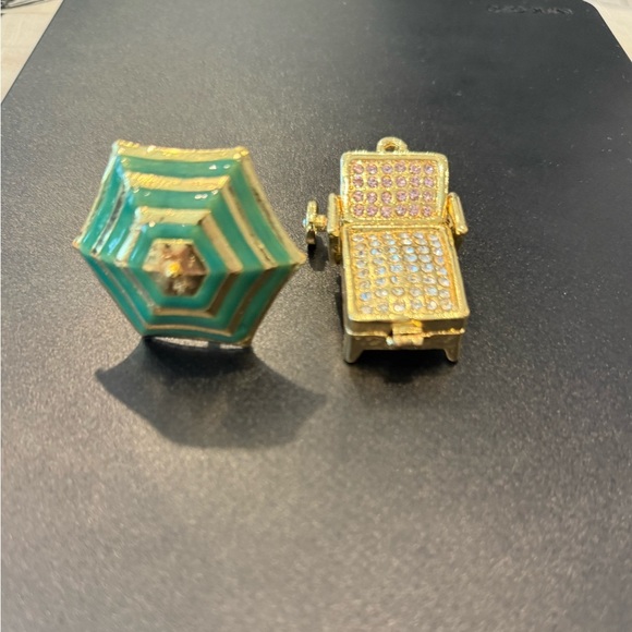 Gold and Green Trinket Lounge Chair - Picture 8 of 8